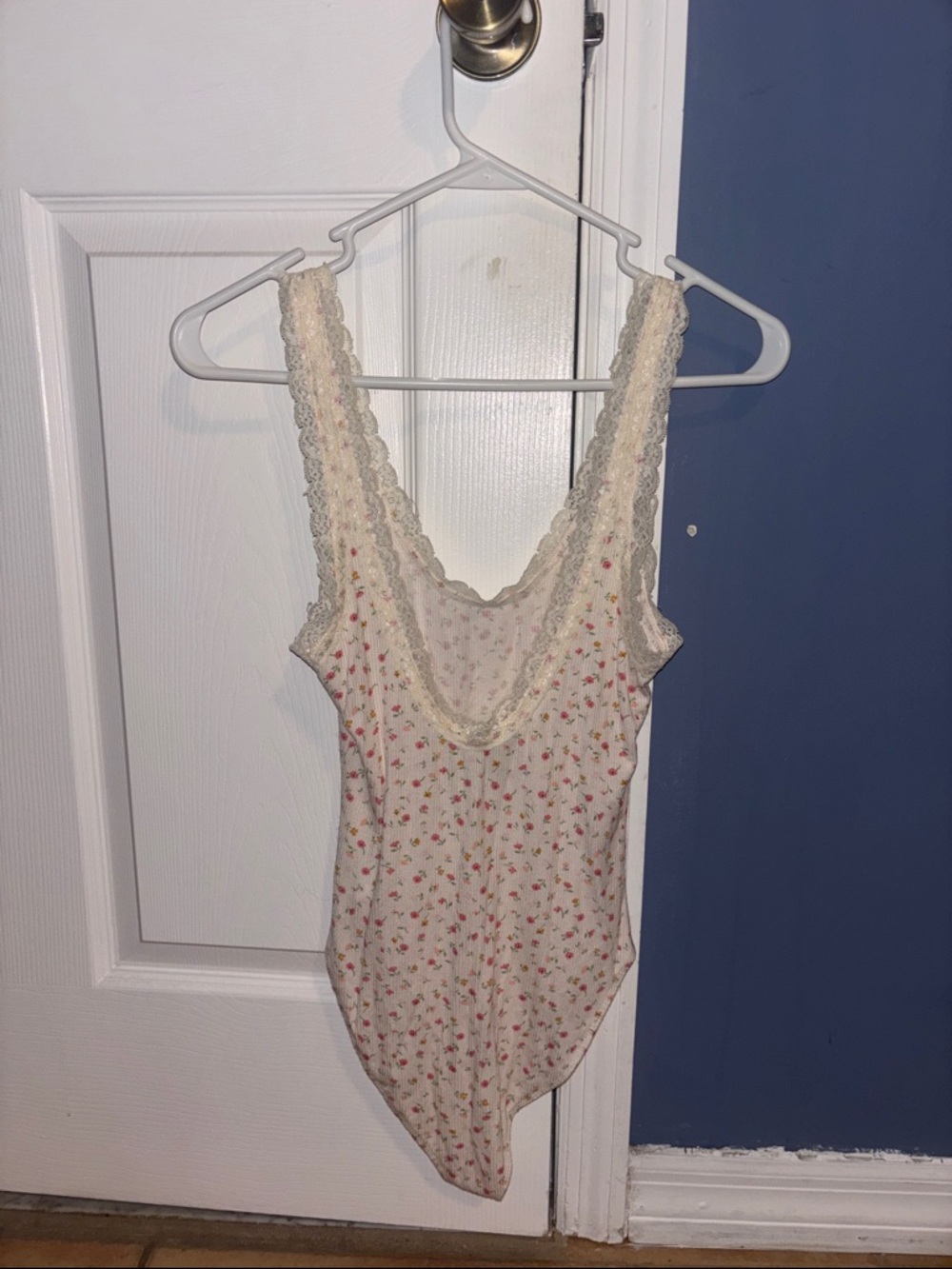 Bundle of two Body suits and one crop tank top - Picture 9 of 16